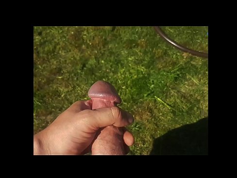 ❤️ A boazona fica com a rata rosa fodida e ejacula com um esguicho num jardim de Verão ❌ Sexo superior em porno pt.banglablog.top ☑