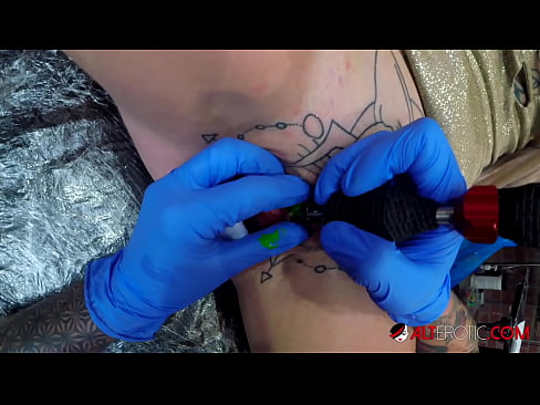 ❤️ Extremamente tatuada, a brasa Sully Savage fez uma tatuagem no seu clítoris ❌ Sexo superior em porno pt.banglablog.top ☑